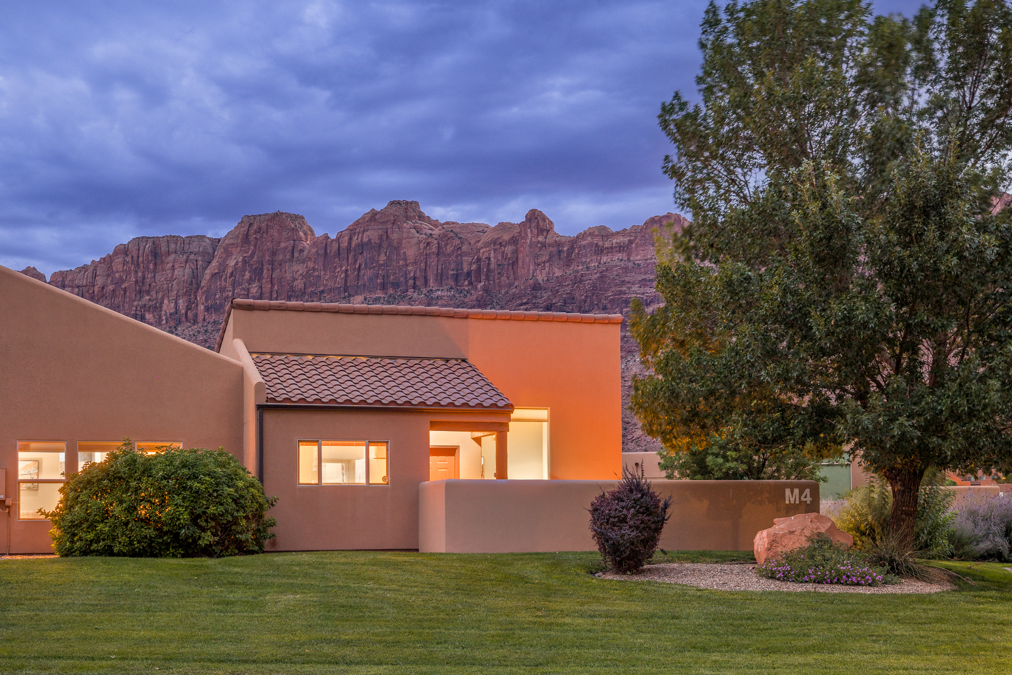 Canyon views surround the home! Welcome to Rim Village – Unit M4. 