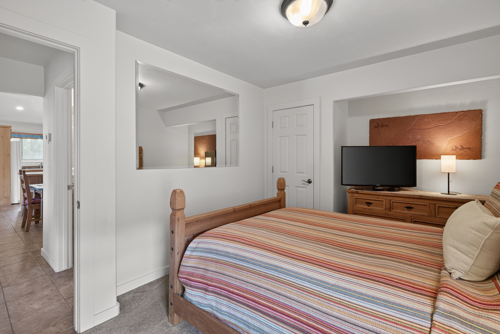 Guest Queen bedroom.