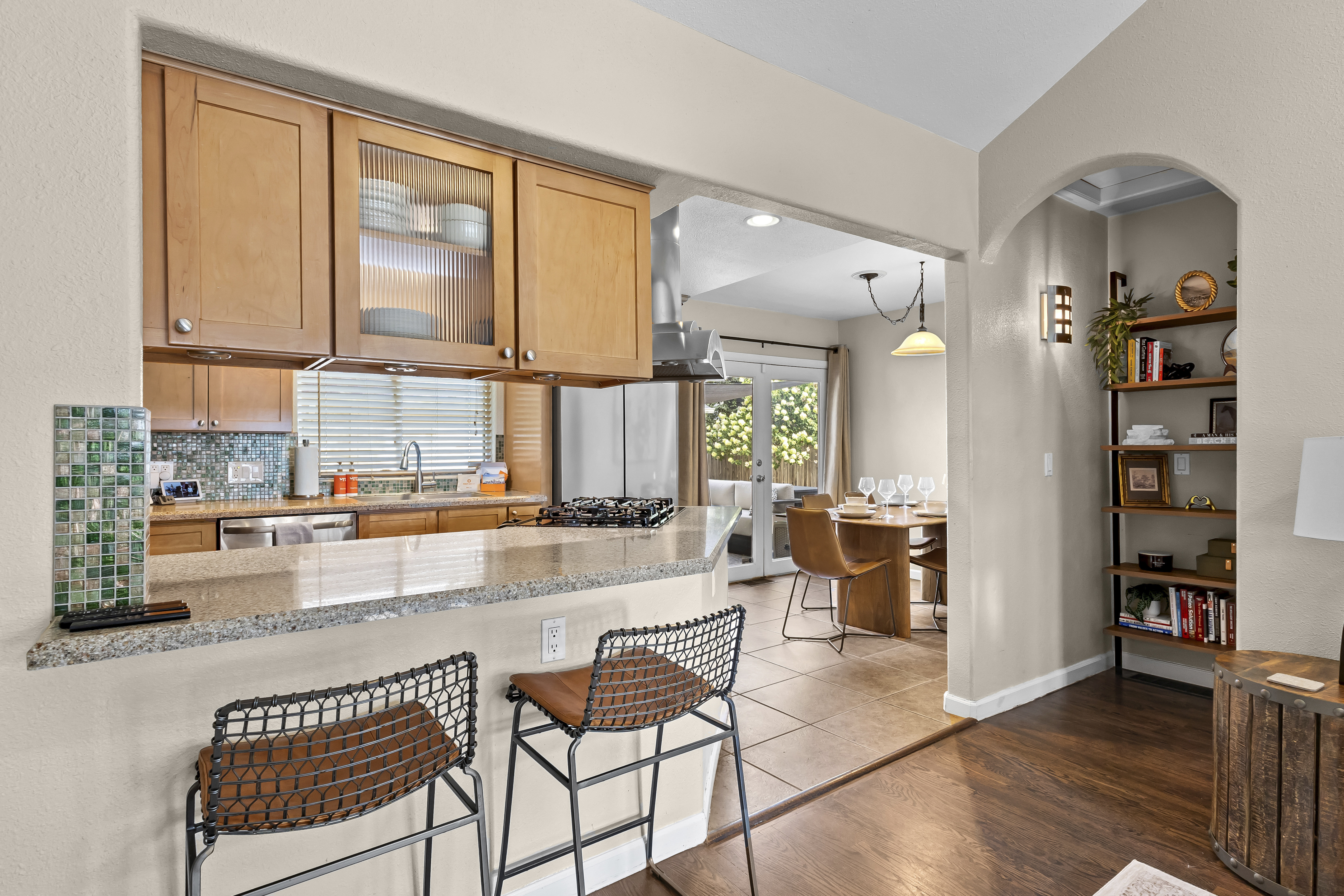 The breakfast bar has seating for 2. 