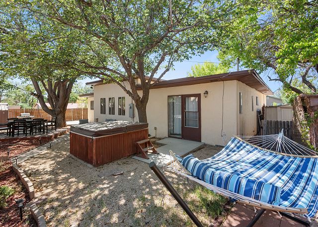 New! 5-Bedroom Pet-Friendly Retreat | Hot Tub | Backyard | Nintendo Switch 2