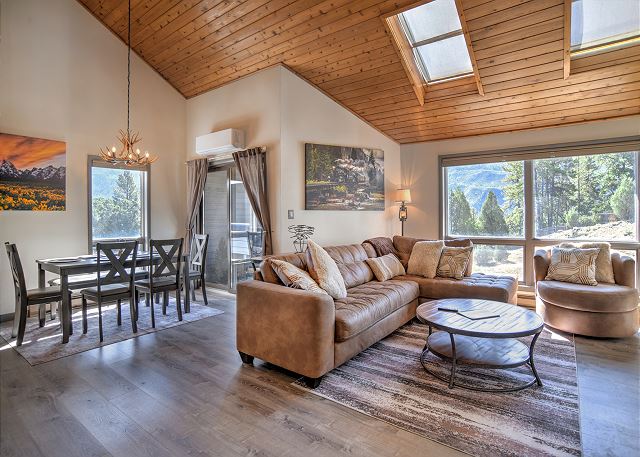 Updated Animas Valley Condo with Awesome Views - 2 Decks
