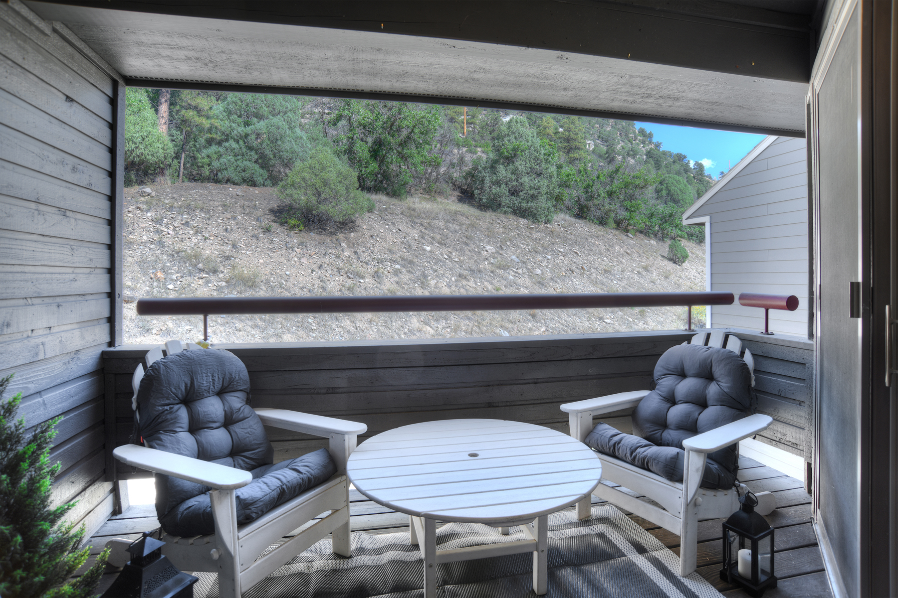 Back deck - Accessible via both bedrooms