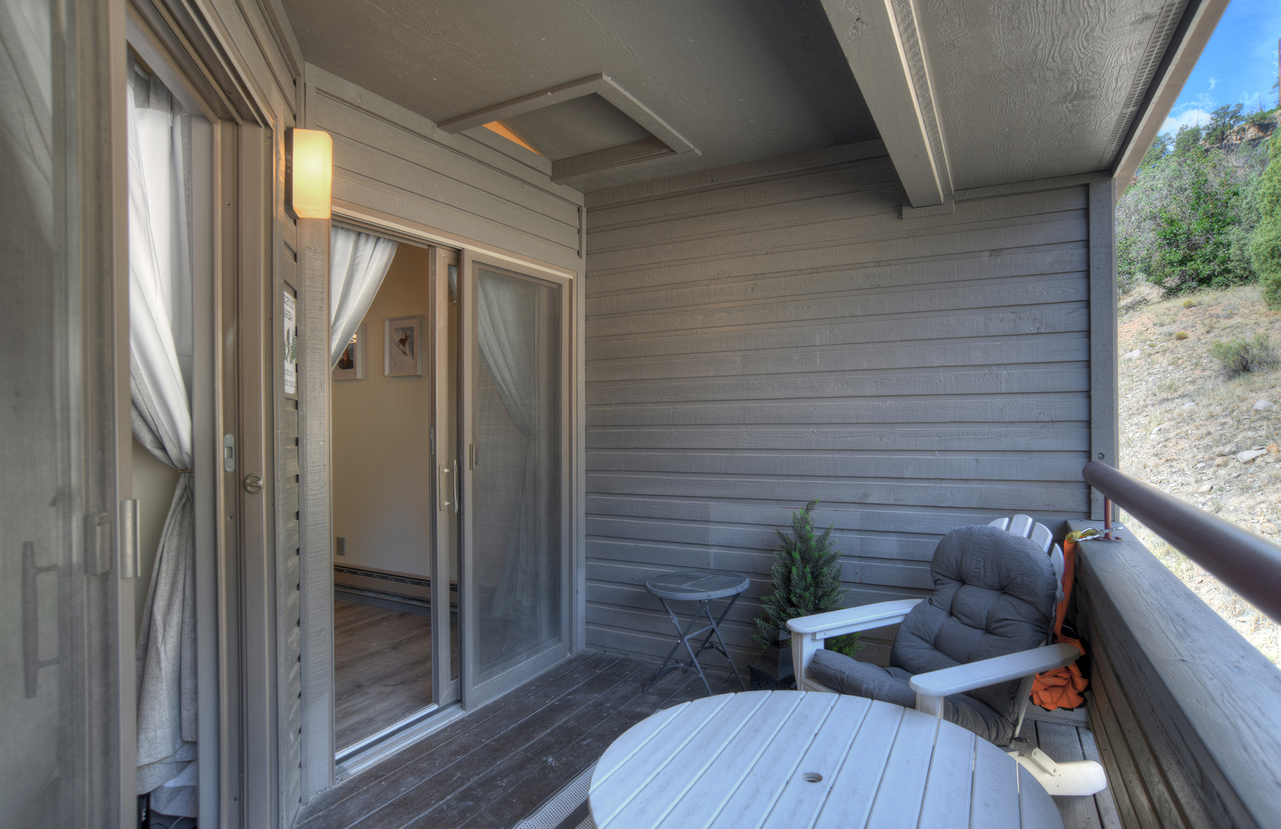 Back deck - Accessible via both bedrooms