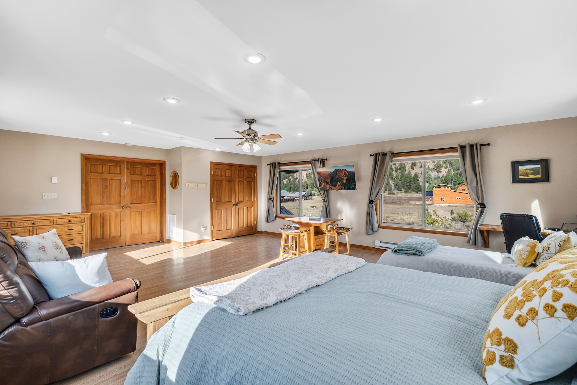 New Listing! Spacious 4BR | Private Hot Tub | Fire Pit | Near Wolf Creek | Photo 25
