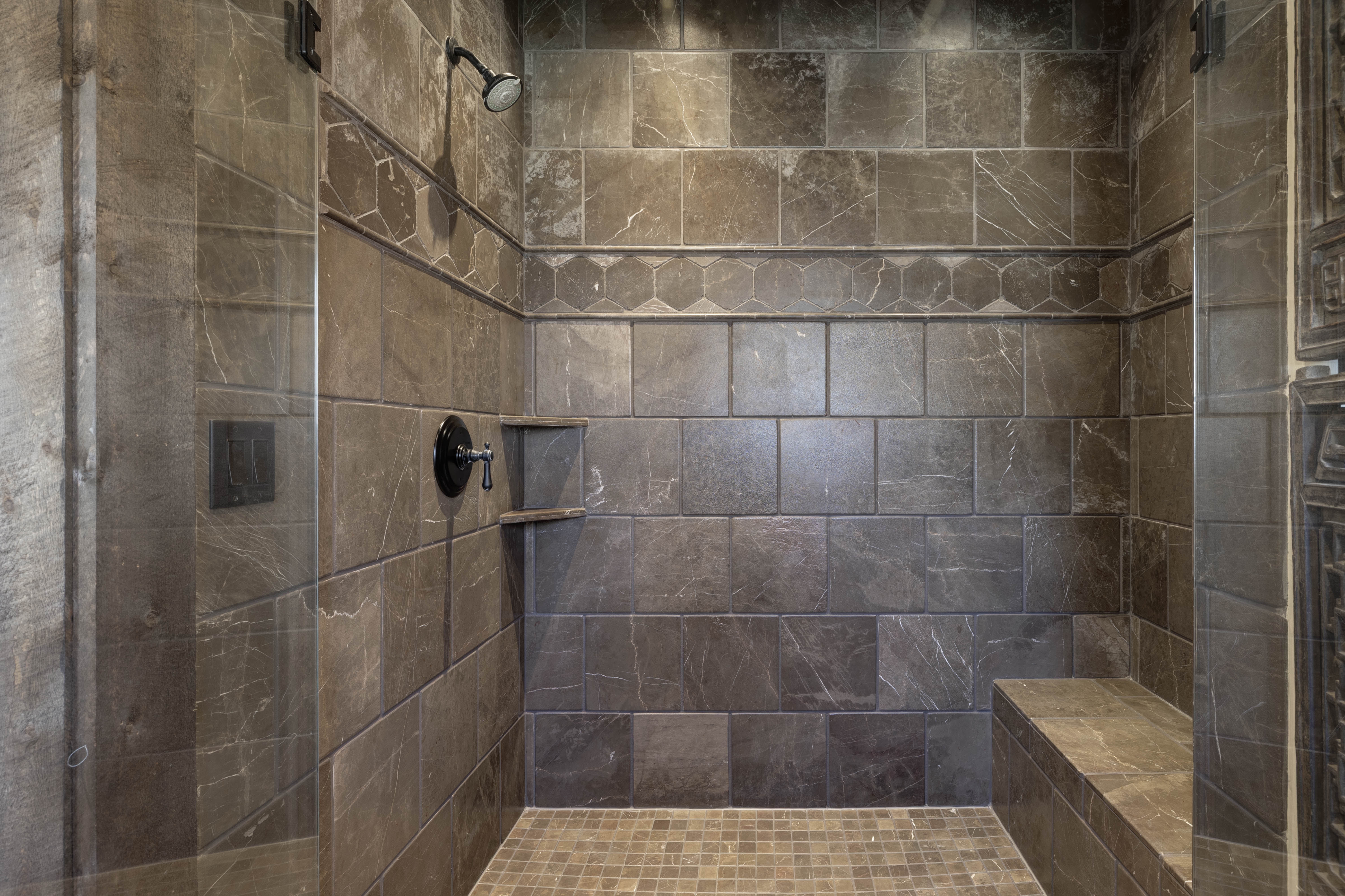 En suite bath features a tiled walk-in shower.