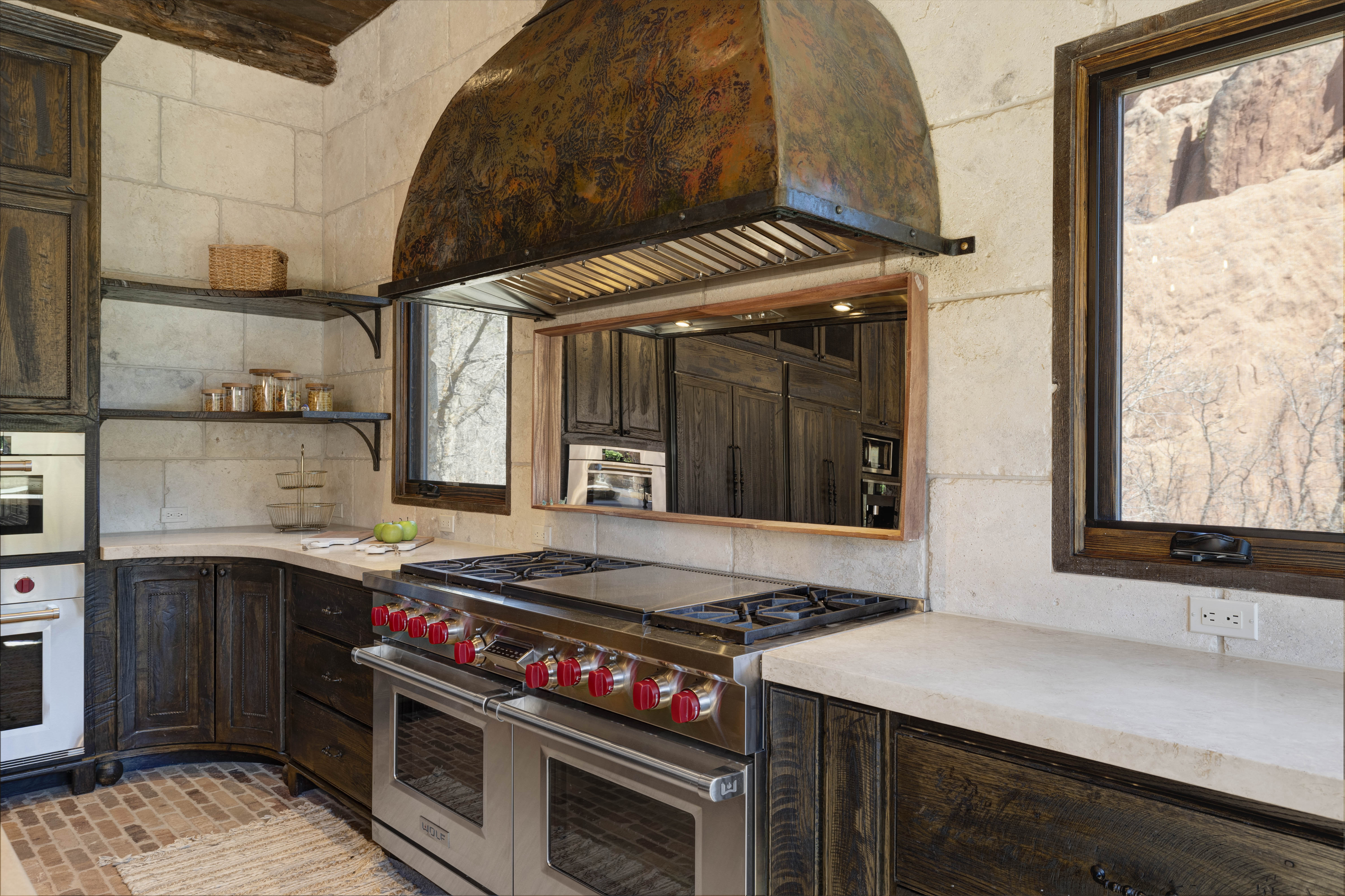 Whip up your favorite meals in this beautifully designed gourmet chef''s kitchen with premium appliances. 