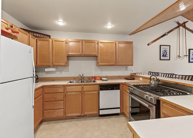 New! Spacious Ski Retreat | Sleeps 13 | 3 Min to Schweitzer Mountain Resort 3