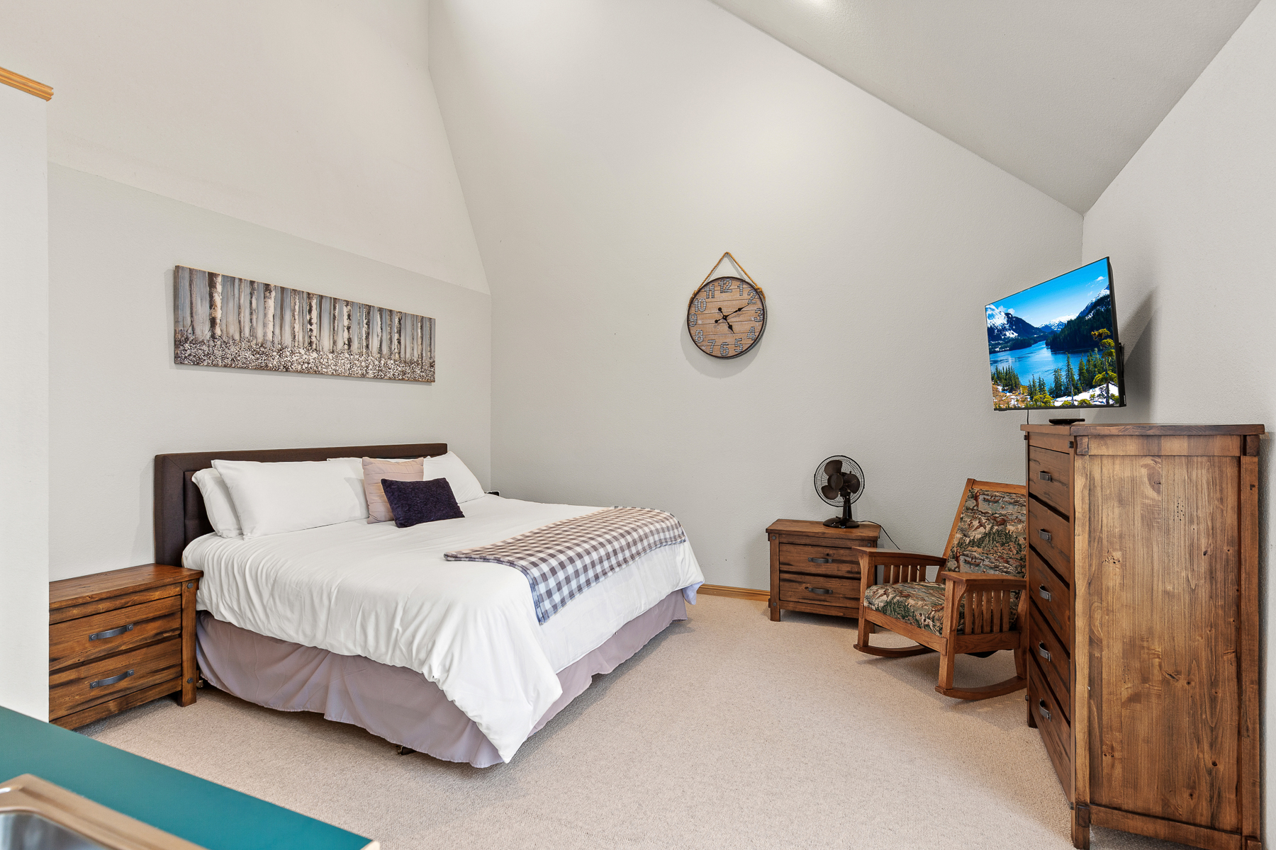 Unwind in this spacious king bedroom with a Smart TV and en suite bathroom.