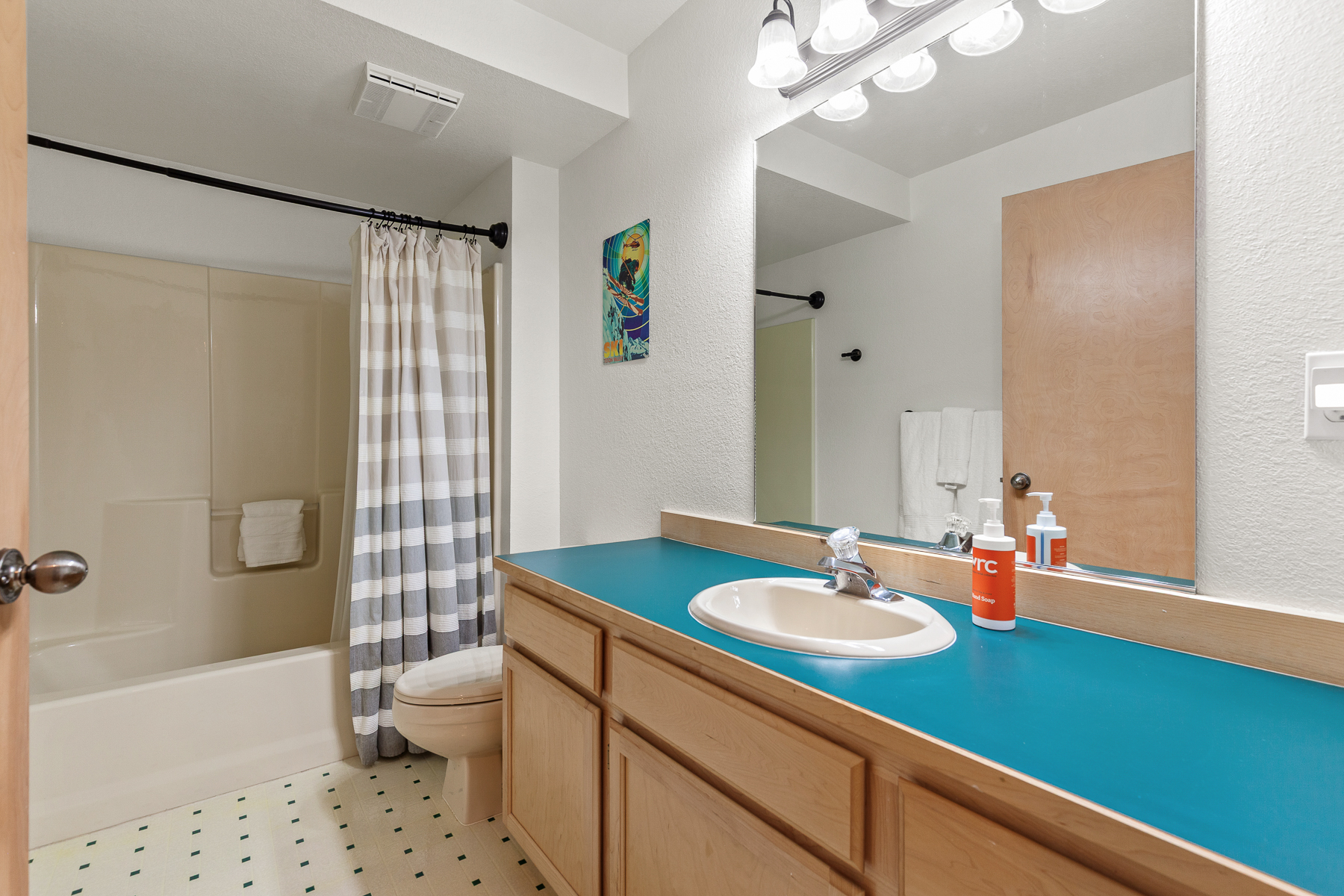 Full bathroom #2 with convenient tub/shower combo. 
