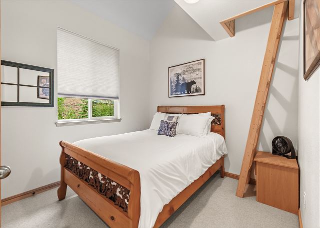 New! Spacious Ski Retreat | Sleeps 13 | 3 Min to Schweitzer Mountain Resort 4