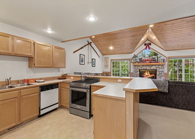 New! Spacious Ski Retreat | Sleeps 13 | 3 Min to Schweitzer Mountain Resort 7