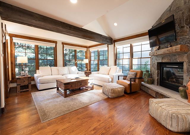New! Riverside Townhome | Hot Tub | 3 Min to Beaver Creek