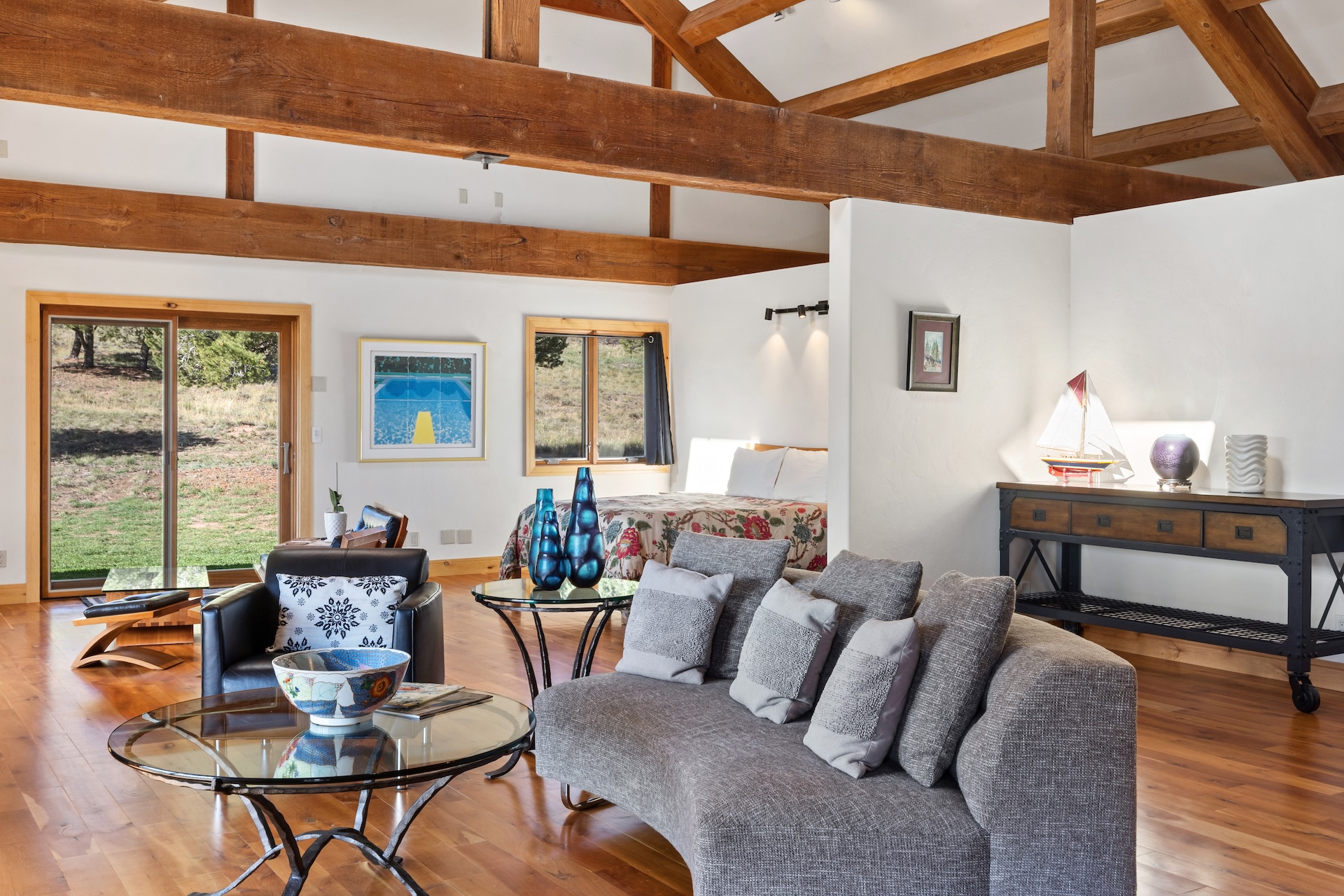 Unwind on the sofa while taking in the spectacular mountain views.