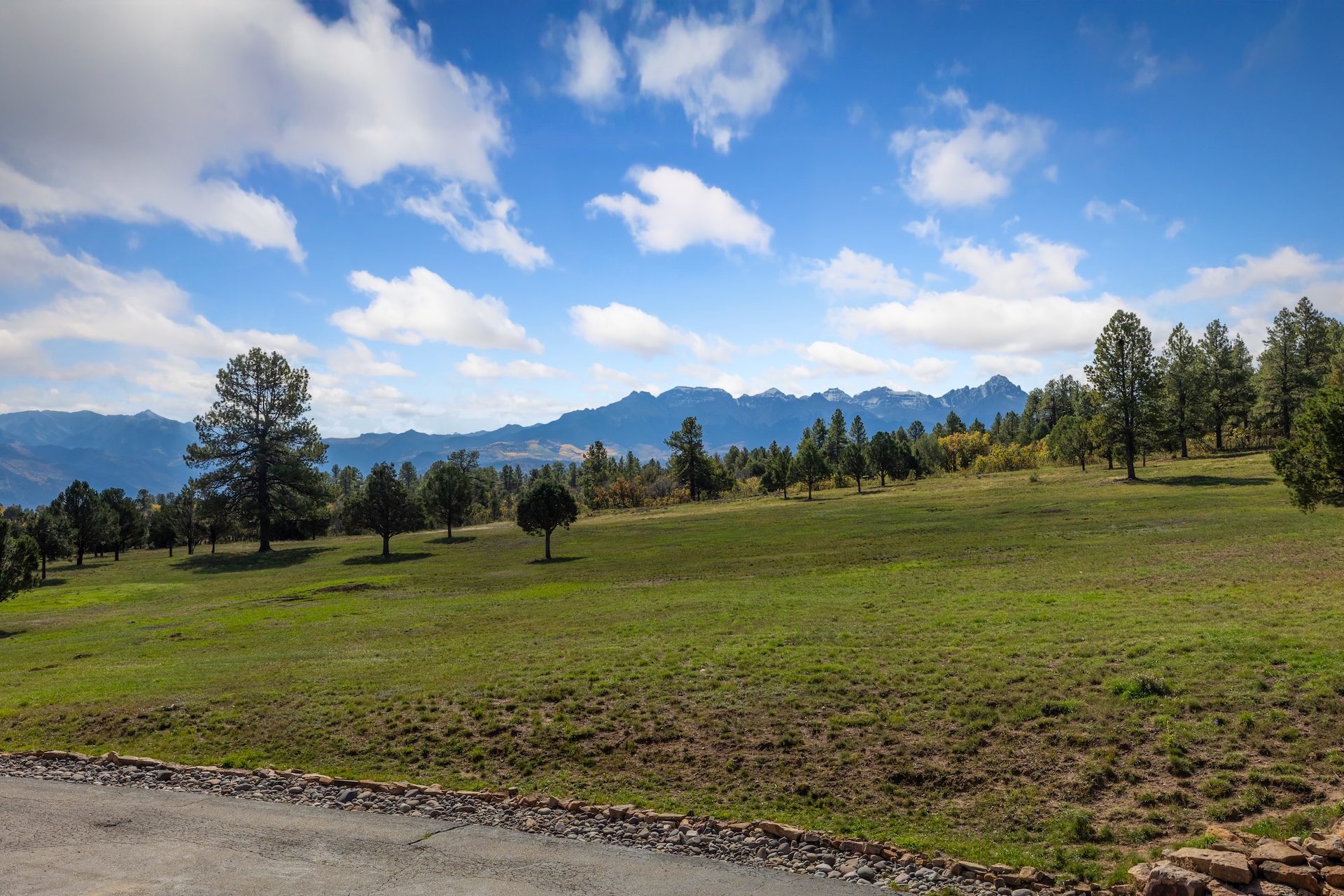 Enjoy panoramic mountain views out every window!