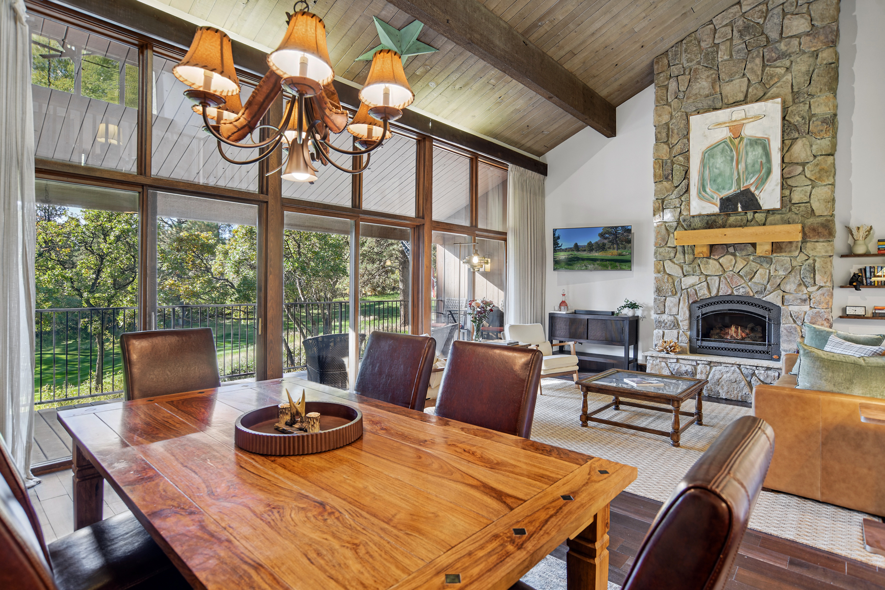 Dining area with seating for 6. 