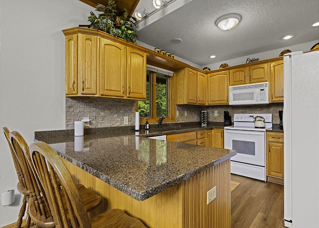 New! Spectacle Lakefront W/ Sandy Beach, Dock, Kayaks, AC, Fire Pit 10