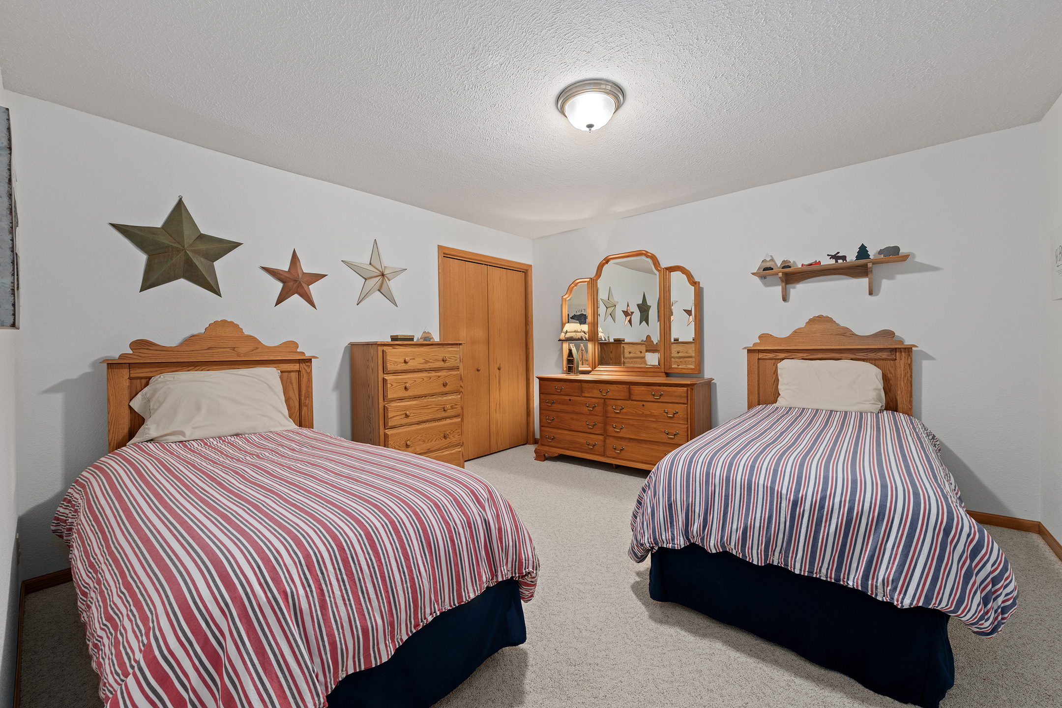 Bedroom 3: Two Twin Beds (Lower Level)