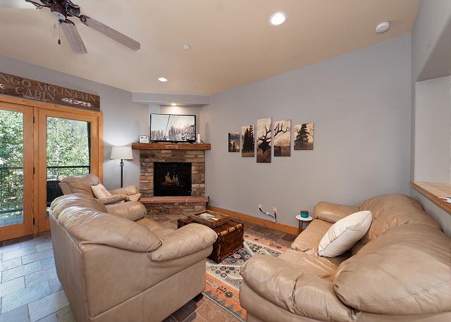 Pet Friendly Black Bear Townhome across from Purg - Views - Free Shuttle
