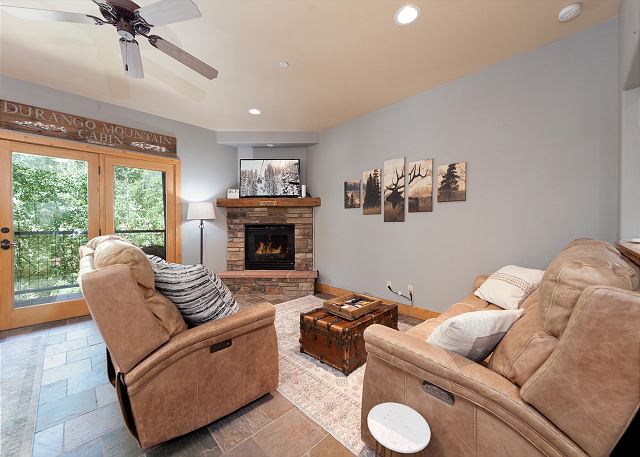 Pet Friendly Black Bear Townhome across from Purg - Views - Free Shuttle