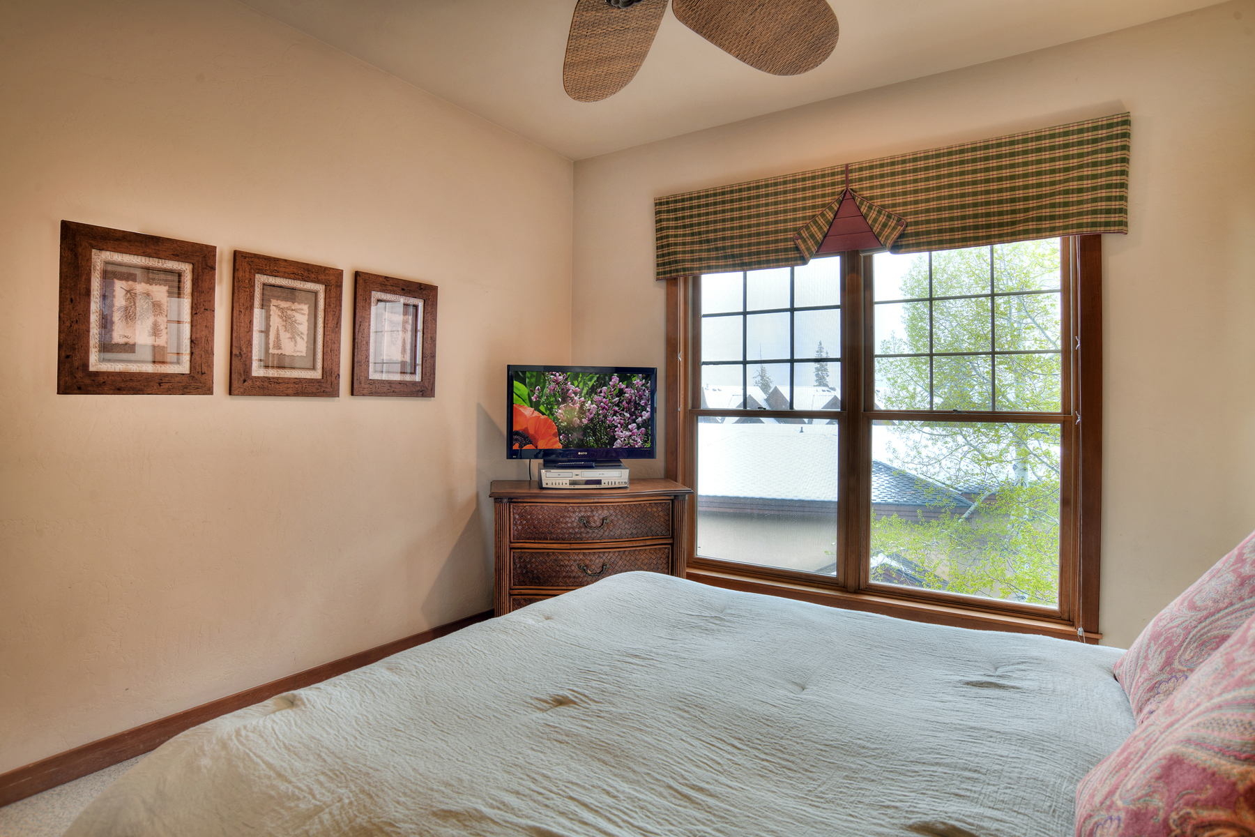 4th Bedroom - Queen and TV (3rd Floor)