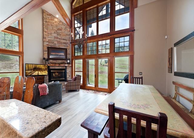 Luxury Elkpoint Townhome - True Ski in/Ski Out - Best Location (End Unit) 3