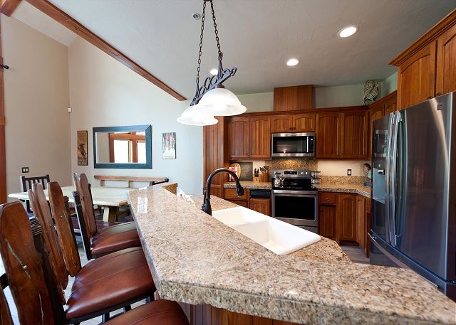 Luxury Elkpoint Townhome - True Ski in/Ski Out - Best Location (End Unit) 8