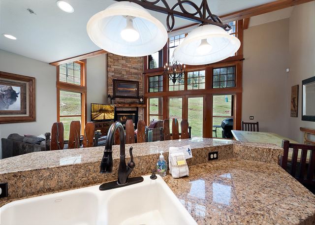 Luxury Elkpoint Townhome - True Ski in/Ski Out - Best Location (End Unit) 10