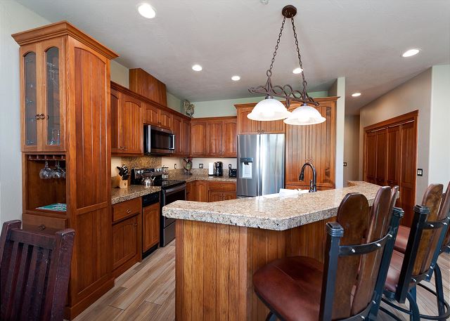 Luxury Elkpoint Townhome - True Ski in/Ski Out - Best Location (End Unit) 7