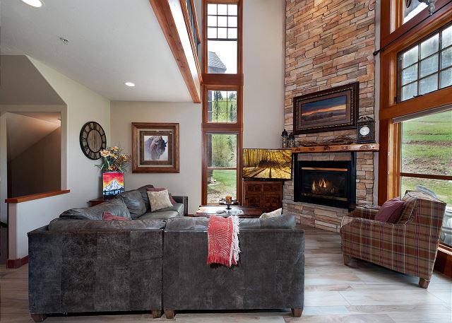 Luxury Elkpoint Townhome - True Ski in/Ski Out - Best Location (End Unit) 2