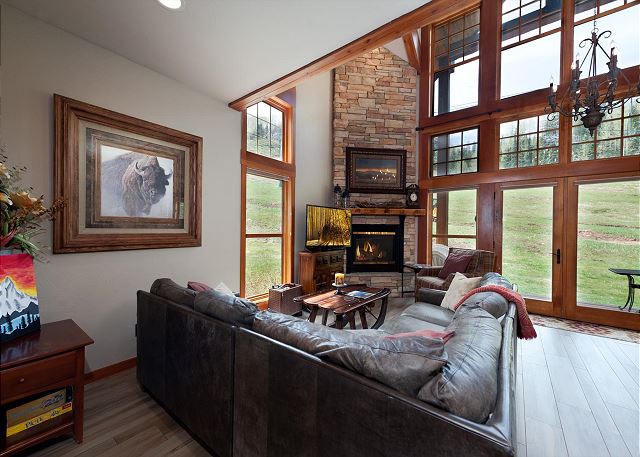 Luxury Elkpoint Townhome - True Ski in/Ski Out - Best Location (End Unit) 5