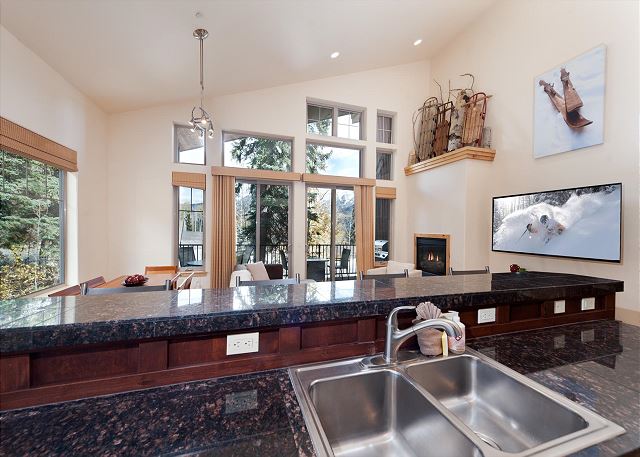 Luxury Townhome - Views - Ski in/Out - End Unit - Fire Pit 10