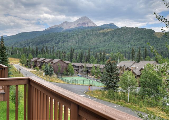 Spacious Condo/ Great Views/Heated Pool/Enclosed Loft