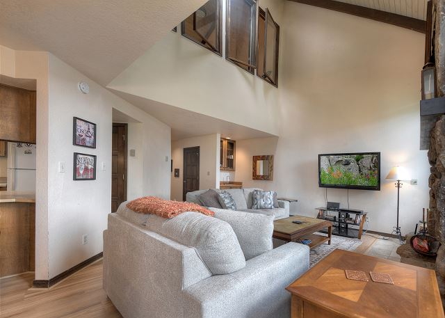 Spacious Condo/ Great Views/Heated Pool/Enclosed Loft 7