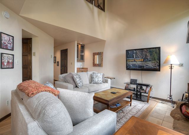 Spacious Condo/ Great Views/Heated Pool/Enclosed Loft 6