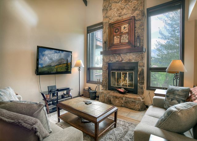 Spacious Condo/ Great Views/Heated Pool/Enclosed Loft 2