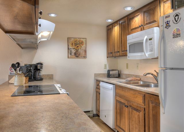 Spacious Condo/ Great Views/Heated Pool/Enclosed Loft 10