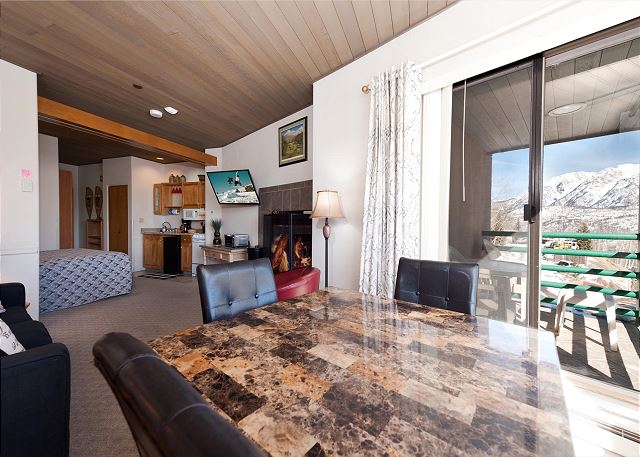 4th Floor Studio - Slope Views - Deck - Ski in/Ski Out 7