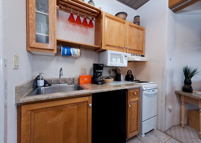 4th Floor Studio - Slope Views - Deck - Ski in/Ski Out 8