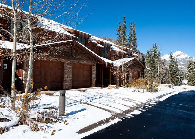 Black Bear Townhome - Great Views - Ping Pong - Professionally Decorated 10