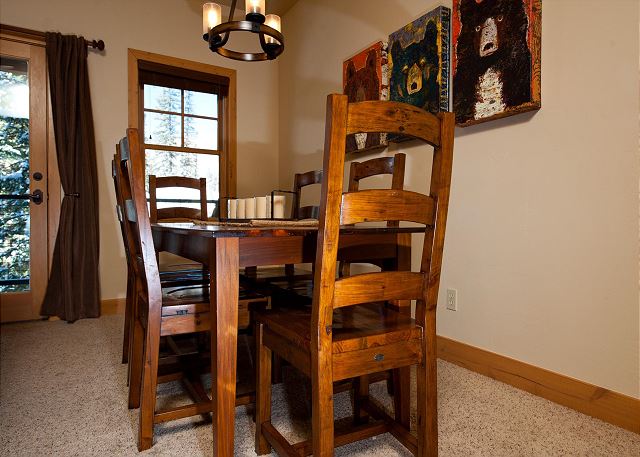 Black Bear Townhome - Great Views - Ping Pong - Professionally Decorated 7