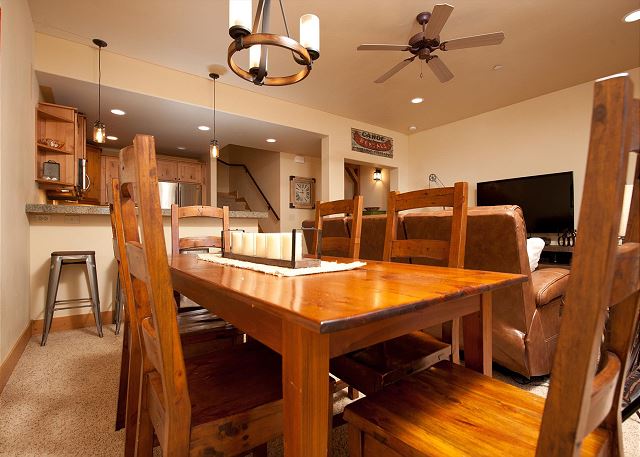 Black Bear Townhome - Great Views - Ping Pong - Professionally Decorated 5