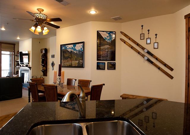 Peregrine Point Condo by the Main Plaza - Walk to Slopes 7