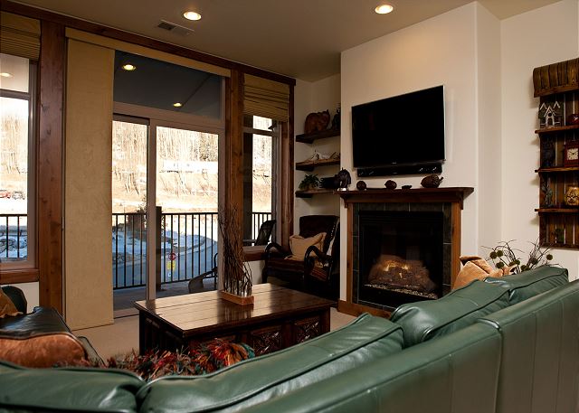 Peregrine Point Condo by the Main Plaza - Walk to Slopes 5