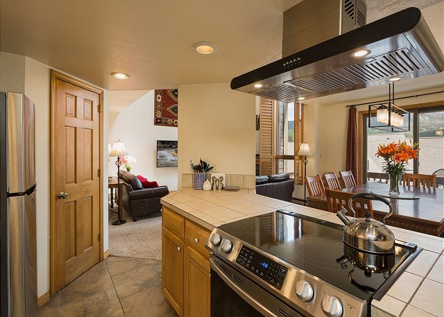 Cascade Village Condo - Awesome Views - Heated Pool 3