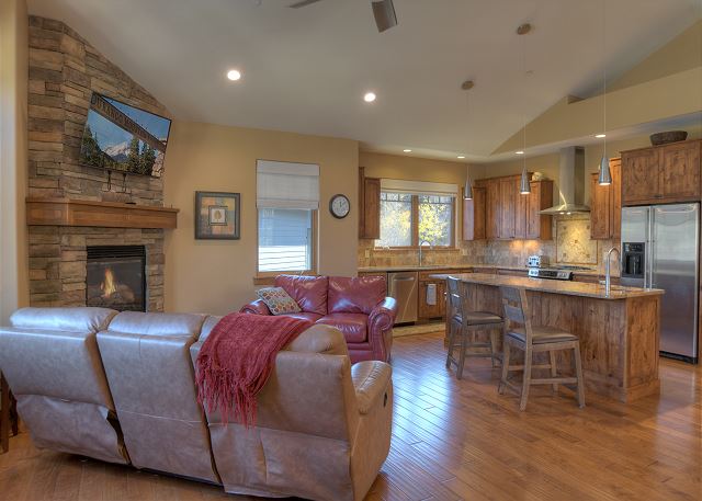 Pet Friendly Home Across from Purgatory - Views - Hot Tub - On Demand Shuttle 6