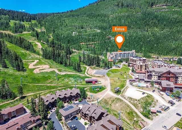 Updated Ski in/Ski Out Studio - Great Views - Deck - Affordable 5