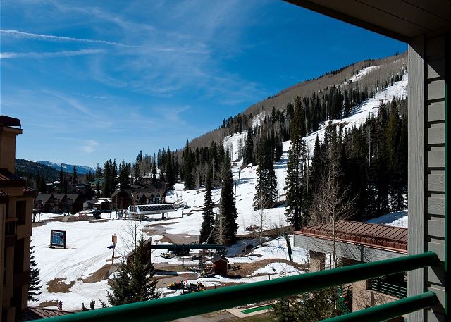 Updated Ski in/Ski Out Studio - Great Views - Deck - Affordable 4