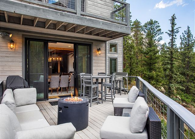 Luxury Home on Creek on 2 Acres - Hot Tub/Sauna/Pool Table/Fire Pit/BBQ Grill 2