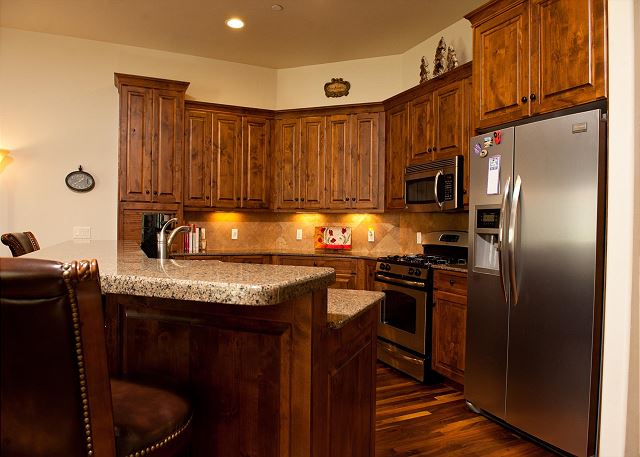 Luxury Townhome - Great Views - 4 Miles from Downtown - Central AC 9