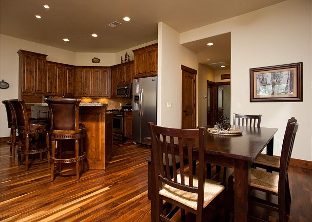 Luxury Townhome - Great Views - 4 Miles from Downtown - Central AC 5